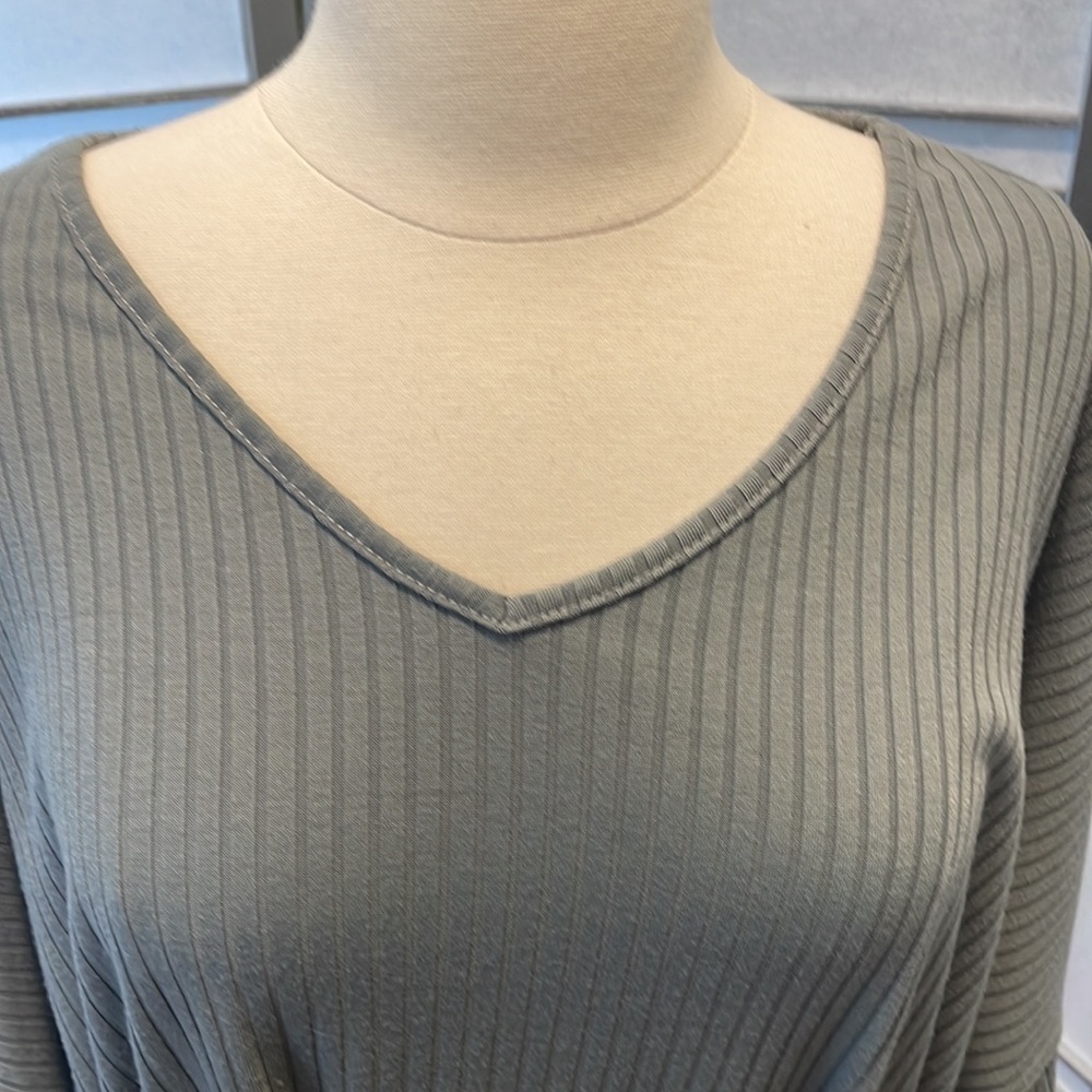 *Boohoo Sage Ribbed Green Top with Belted Waist - Picture 3 of 4